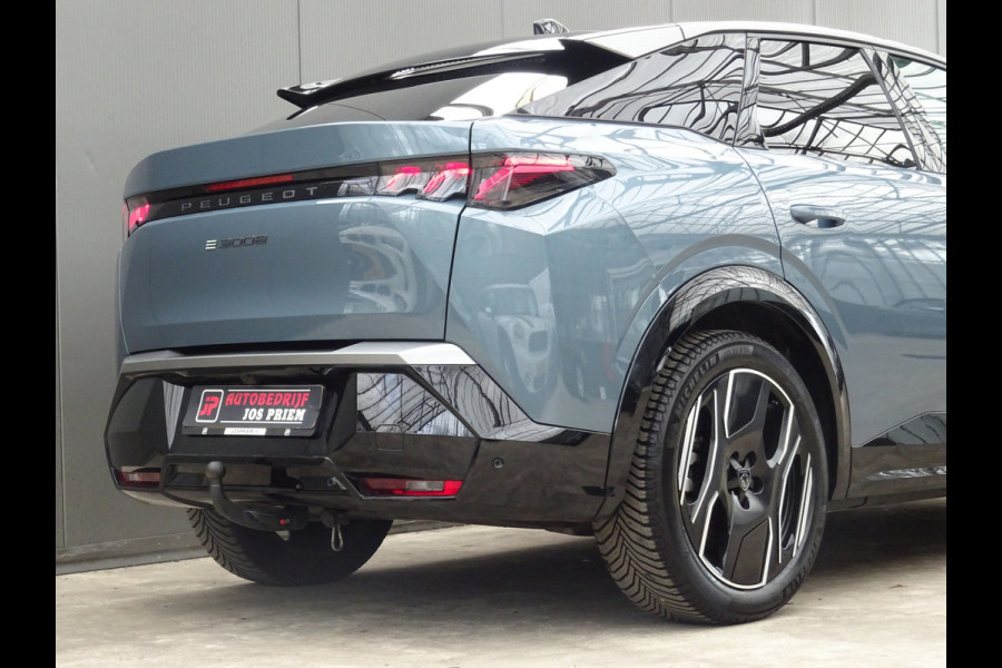 Peugeot E-3008 GT Avantage 210 73 kWh * WARMTEPOMP * 4 SEIZOENSBANDEN !! Peugeot E-3008 GT Avantage 210 73 kWh * WARMTEPOMP * 4 SEIZOENSBANDEN !!