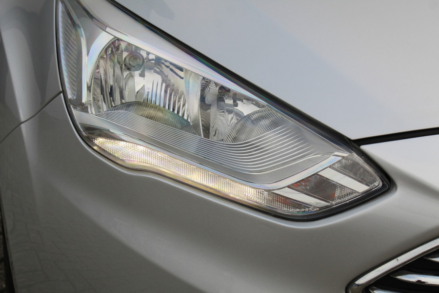 Ford C-MAX 1.0-125pk Titanium. Nette en goed onderhouden hoogzitter ! Volautm. airco dual, panoramadak, parkeersensoren, metallic lak,  telefoonvoorb., navigatie, LM wielen, Ford C-MAX 1.0-125pk Titanium. Nette en goed onderhouden hoogzitter ! Volautm. airco dual, panoramadak, parkeersensoren, metallic lak,  telefoonvoorb., navigatie, LM wielen,