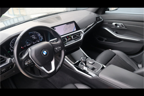 BMW 3 Serie Touring 330e Sport Line / SOH 95% / Hifi / Camera / Sportstoelen /
