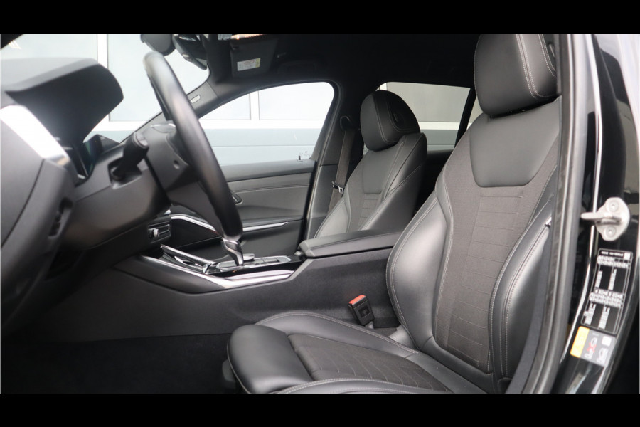 BMW 3 Serie Touring 330e Sport Line / SOH 95% / Hifi / Camera / Sportstoelen /