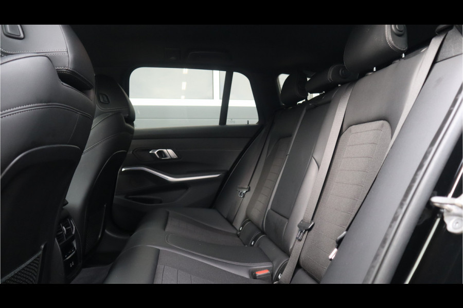 BMW 3 Serie Touring 330e Sport Line / SOH 95% / Hifi / Camera / Sportstoelen /