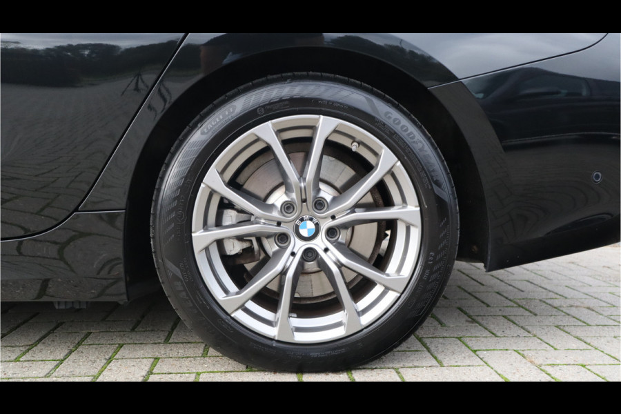 BMW 3 Serie Touring 330e Sport Line / SOH 95% / Hifi / Camera / Sportstoelen /