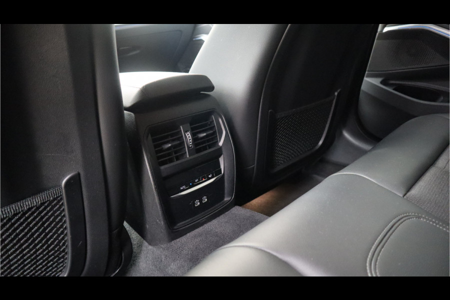 BMW 3 Serie Touring 330e Sport Line / SOH 95% / Hifi / Camera / Sportstoelen /