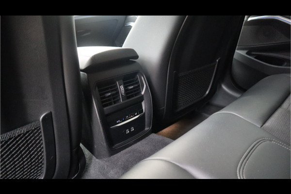 BMW 3 Serie Touring 330e Sport Line / SOH 95% / Hifi / Camera / Sportstoelen /