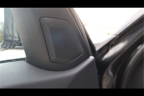 BMW 3 Serie Touring 330e Sport Line / SOH 95% / Hifi / Camera / Sportstoelen /