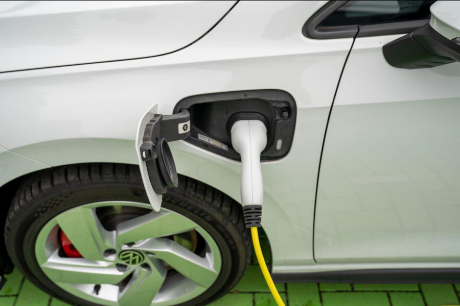 Volkswagen Golf 1.4 eHybrid GTE | Prijs rijklaar incl. 12 mnd garantie |Navi Rode remklauwen Carplay Ledverlichting