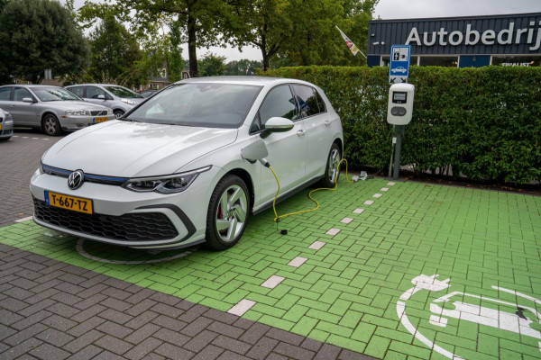 Volkswagen Golf 1.4 eHybrid GTE | Prijs rijklaar incl. 12 mnd garantie |Navi Rode remklauwen Carplay Ledverlichting