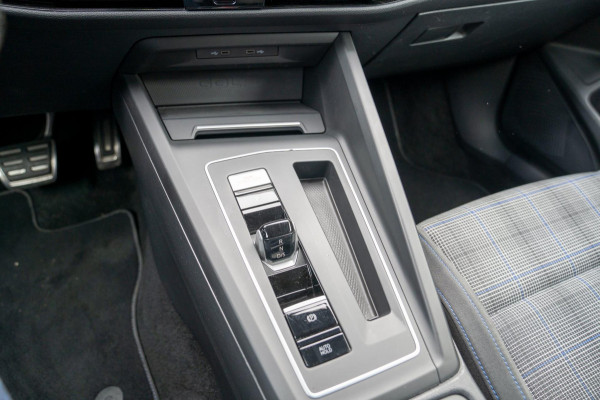 Volkswagen Golf 1.4 eHybrid GTE | Prijs rijklaar incl. 12 mnd garantie |Navi Rode remklauwen Carplay Ledverlichting