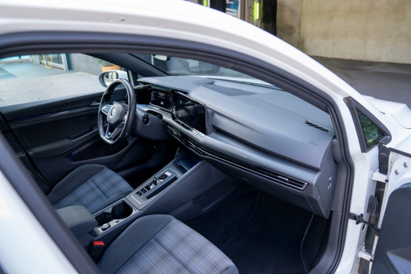 Volkswagen Golf 1.4 eHybrid GTE | Prijs rijklaar incl. 12 mnd garantie |Navi Rode remklauwen Carplay Ledverlichting