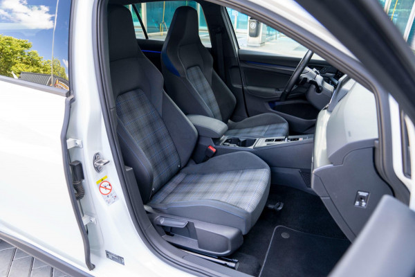 Volkswagen Golf 1.4 eHybrid GTE | Prijs rijklaar incl. 12 mnd garantie |Navi Rode remklauwen Carplay Ledverlichting