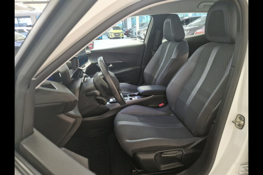 Peugeot e-2008 EV Allure 50 kWh | Navigatie | Adaptieve Cruise Control | Achteruitrijcamera | Parkeersensoren voor en achter