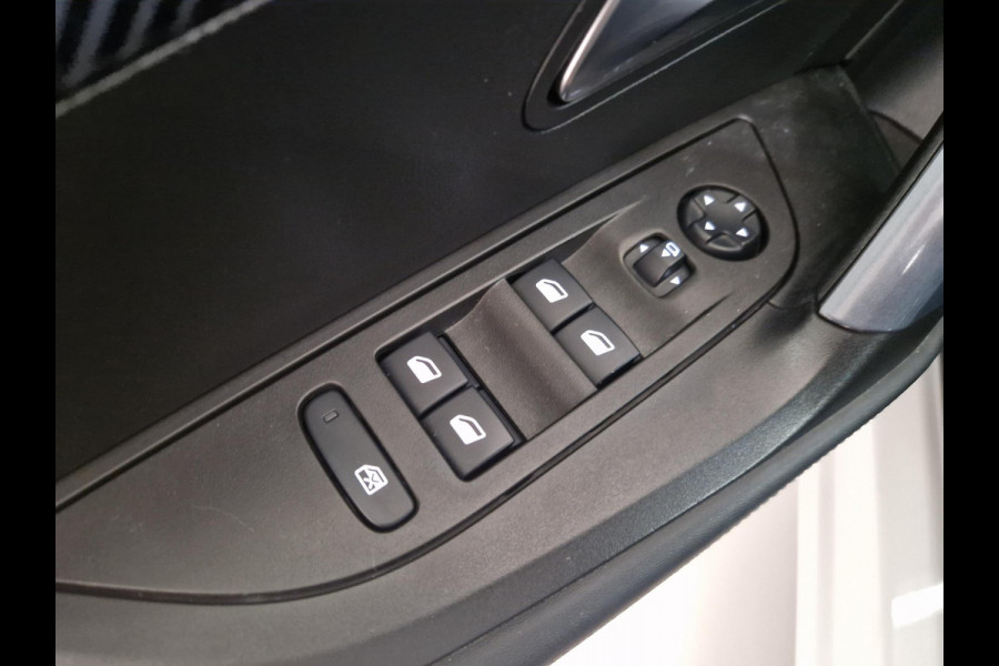 Peugeot e-2008 EV Allure 50 kWh | Navigatie | Adaptieve Cruise Control | Achteruitrijcamera | Parkeersensoren voor en achter