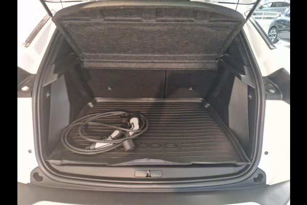 Peugeot e-2008 EV Allure 50 kWh | Navigatie | Adaptieve Cruise Control | Achteruitrijcamera | Parkeersensoren voor en achter
