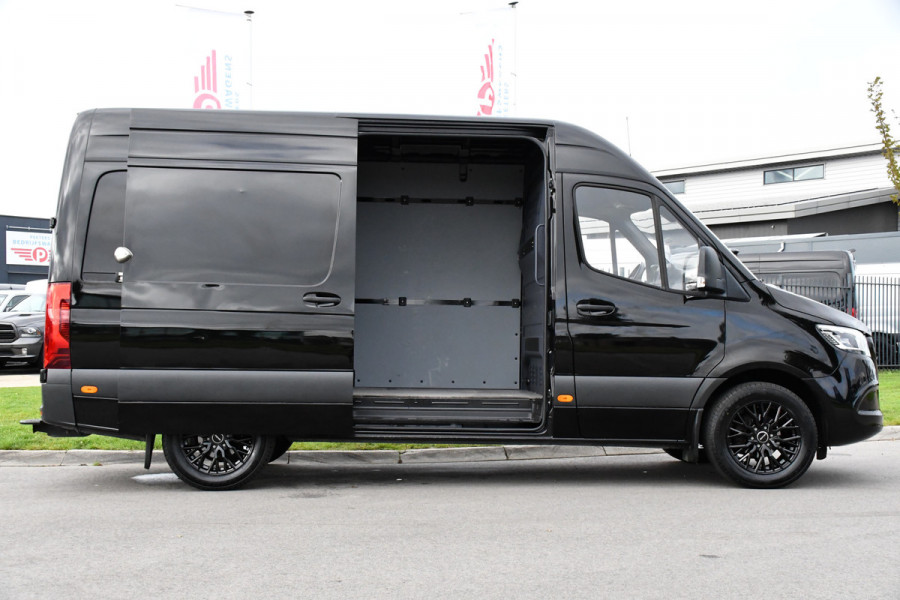 Mercedes-Benz Sprinter 317 1.9 CDI L2H2 RWD Black Edition Camera, Cruise, Carplay, Standkachel, LED, Automaat, Stoelverwarming, Trekhaak, Uniek!