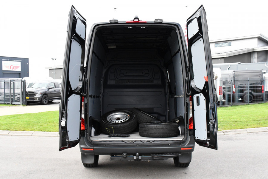 Mercedes-Benz Sprinter 317 1.9 CDI L2H2 RWD Black Edition Camera, Cruise, Carplay, Standkachel, LED, Automaat, Stoelverwarming, Trekhaak, Uniek!