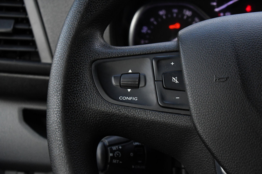 Toyota ProAce Worker 2.0 D-4D Professional Full Options, Camera, Cruise, 2 x Schuifdeur, Clima, Keyless, Multimedia, Trekhaak, Sensoren, 150pk, Uniek!