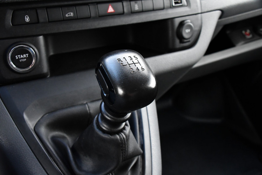 Toyota ProAce Worker 2.0 D-4D Professional Full Options, Camera, Cruise, 2 x Schuifdeur, Clima, Keyless, Multimedia, Trekhaak, Sensoren, 150pk, Uniek!