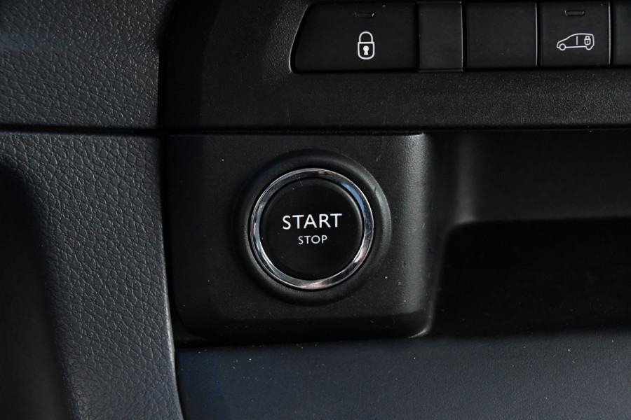 Toyota ProAce Worker 2.0 D-4D Professional Full Options, Camera, Cruise, 2 x Schuifdeur, Clima, Keyless, Multimedia, Trekhaak, Sensoren, 150pk, Uniek!