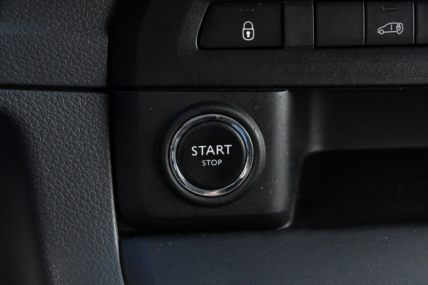 Toyota ProAce Worker 2.0 D-4D Professional Full Options, Camera, Cruise, 2 x Schuifdeur, Clima, Keyless, Multimedia, Trekhaak, Sensoren, 150pk, Uniek!