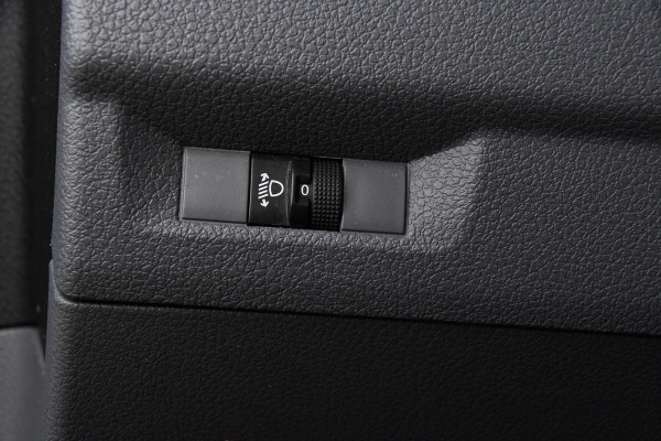 Toyota ProAce Worker 2.0 D-4D Professional Full Options, Camera, Cruise, 2 x Schuifdeur, Clima, Keyless, Multimedia, Trekhaak, Sensoren, 150pk, Uniek!