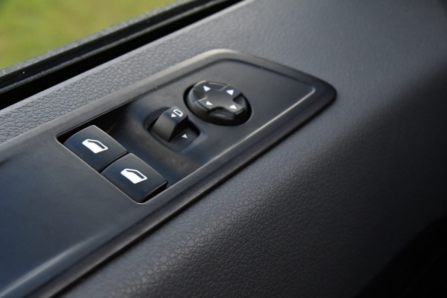 Toyota ProAce Worker 2.0 D-4D Professional Full Options, Camera, Cruise, 2 x Schuifdeur, Clima, Keyless, Multimedia, Trekhaak, Sensoren, 150pk, Uniek!
