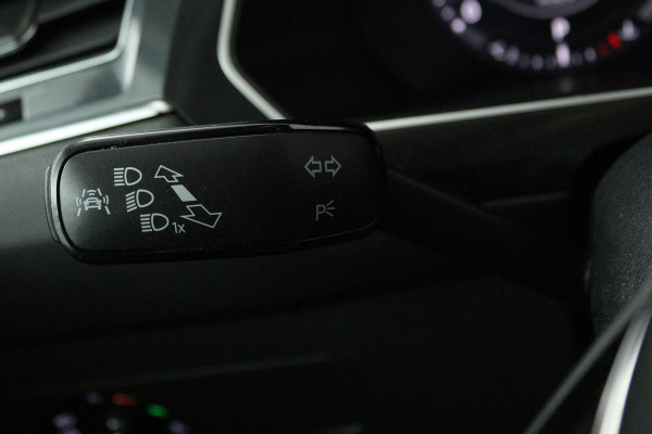 Volkswagen Tiguan Allspace 1.4 TSI Comfortline Business 7p. (PANORAMADAK, TREKHAAK, CAMERA, STOELVERWARMING, DIGITALE COCKPIT)