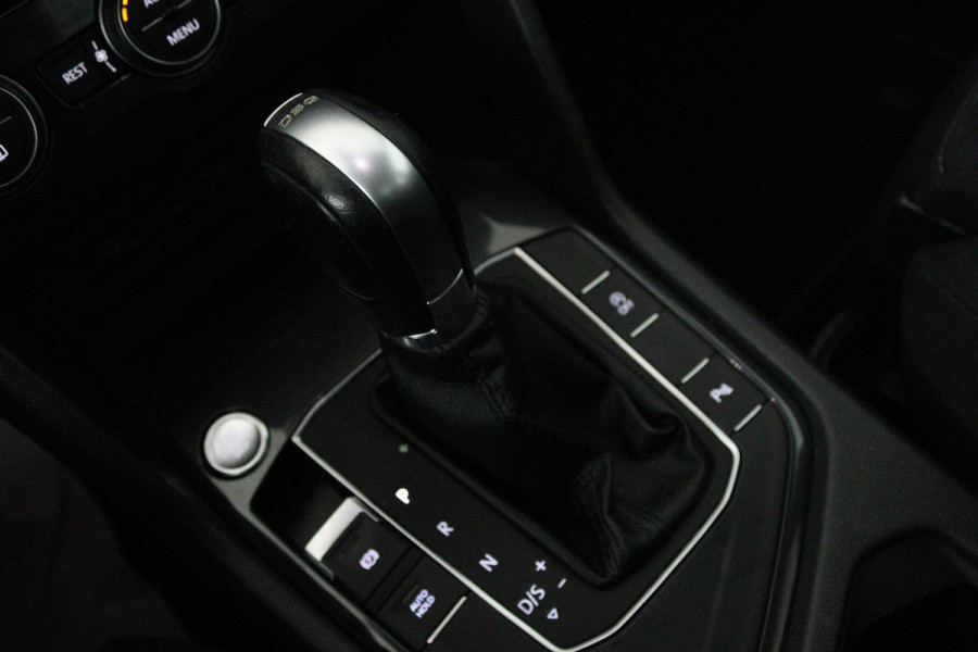 Volkswagen Tiguan Allspace 1.4 TSI Comfortline Business 7p. (PANORAMADAK, TREKHAAK, CAMERA, STOELVERWARMING, DIGITALE COCKPIT)