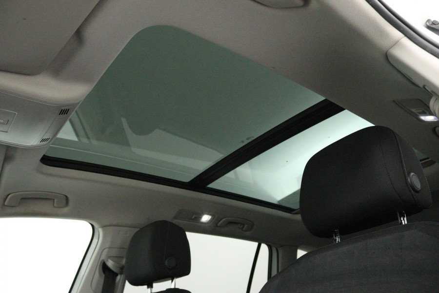 Volkswagen Tiguan Allspace 1.4 TSI Comfortline Business 7p. (PANORAMADAK, TREKHAAK, CAMERA, STOELVERWARMING, DIGITALE COCKPIT)