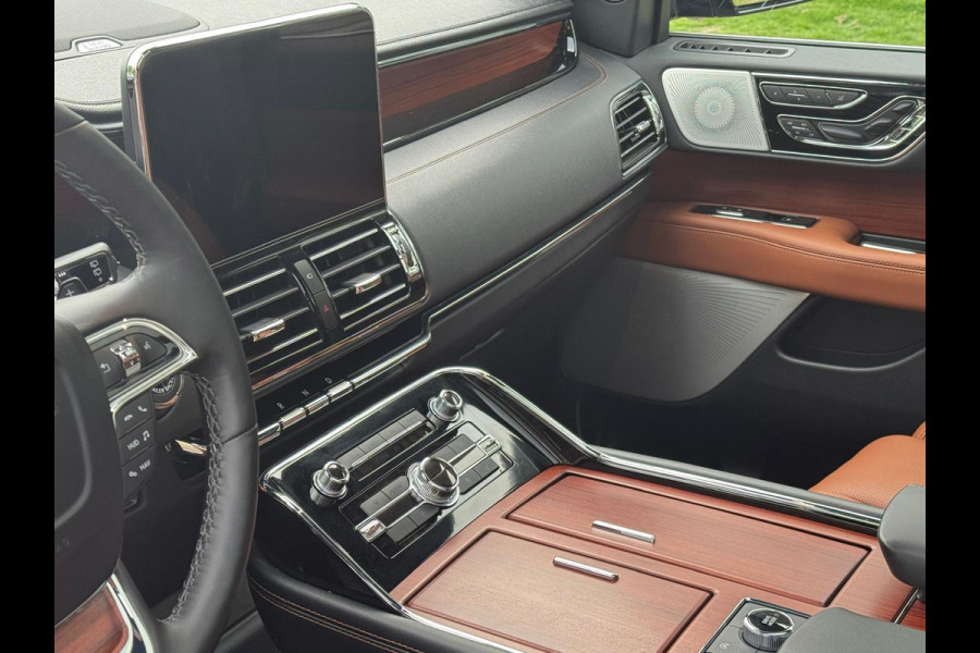 Lincoln Navigator 3.5L V6 Lang Black Label