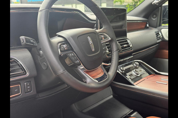 Lincoln Navigator 3.5L V6 Lang Black Label