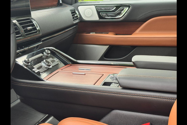 Lincoln Navigator 3.5L V6 Lang Black Label
