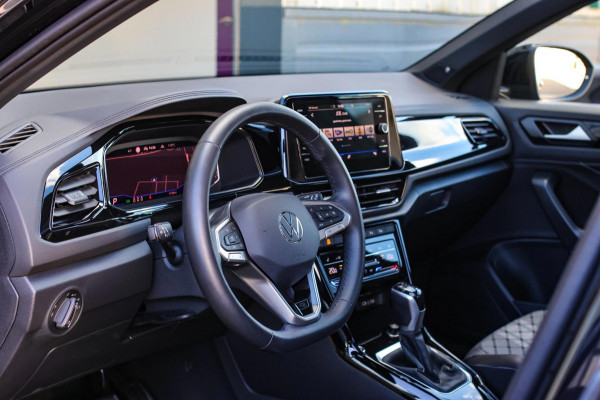 Volkswagen T-Roc 1.5 TSI R-Line *Pano*Camera*Beats*DSG*Virtual Plus* Volkswagen T-Roc 1.5 TSI R-Line *Pano*Camera*Beats*DSG*Virtual Plus*