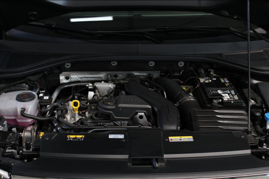 Volkswagen T-Roc 1.5 TSI R-Line *Pano*Camera*Beats*DSG*Virtual Plus* Volkswagen T-Roc 1.5 TSI R-Line *Pano*Camera*Beats*DSG*Virtual Plus*