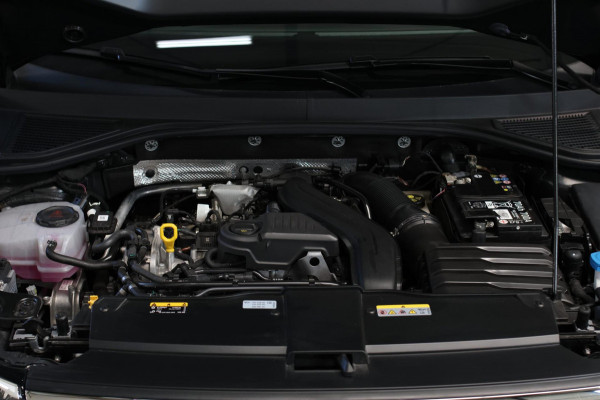 Volkswagen T-Roc 1.5 TSI R-Line *Pano*Camera*Beats*DSG*Virtual Plus* Volkswagen T-Roc 1.5 TSI R-Line *Pano*Camera*Beats*DSG*Virtual Plus*