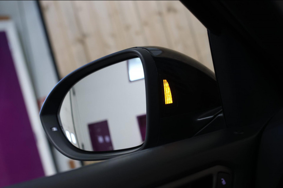 Volkswagen T-Roc 1.5 TSI R-Line *Pano*Camera*Beats*DSG*Virtual Plus* Volkswagen T-Roc 1.5 TSI R-Line *Pano*Camera*Beats*DSG*Virtual Plus*