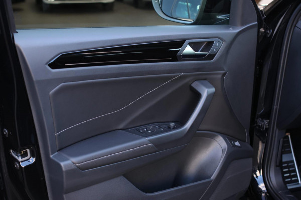 Volkswagen T-Roc 1.5 TSI R-Line *Pano*Camera*Beats*DSG*Virtual Plus* Volkswagen T-Roc 1.5 TSI R-Line *Pano*Camera*Beats*DSG*Virtual Plus*