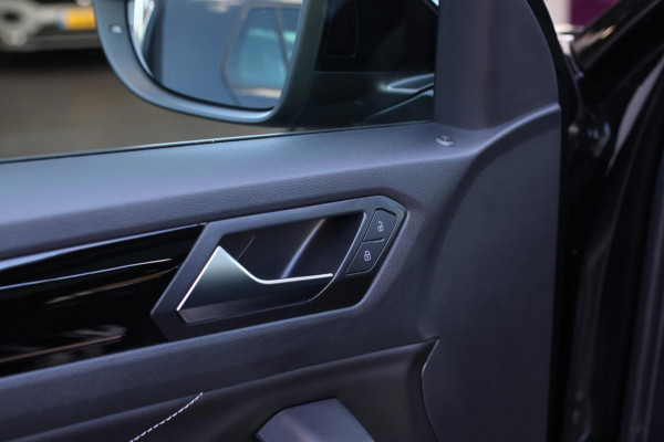Volkswagen T-Roc 1.5 TSI R-Line *Pano*Camera*Beats*DSG*Virtual Plus* Volkswagen T-Roc 1.5 TSI R-Line *Pano*Camera*Beats*DSG*Virtual Plus*