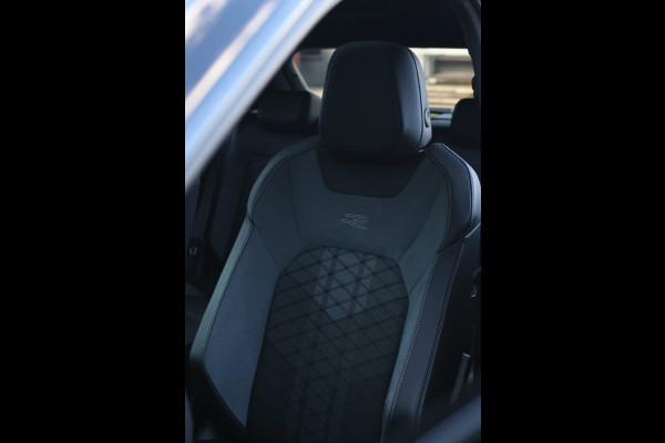 Volkswagen T-Roc 1.5 TSI R-Line *Pano*Camera*Beats*DSG*Virtual Plus* Volkswagen T-Roc 1.5 TSI R-Line *Pano*Camera*Beats*DSG*Virtual Plus*