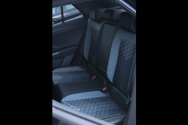 Volkswagen T-Roc 1.5 TSI R-Line *Pano*Camera*Beats*DSG*Virtual Plus* Volkswagen T-Roc 1.5 TSI R-Line *Pano*Camera*Beats*DSG*Virtual Plus*