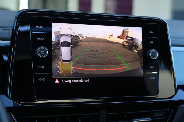 Volkswagen T-Roc 1.5 TSI R-Line *Pano*Camera*Beats*DSG*Virtual Plus* Volkswagen T-Roc 1.5 TSI R-Line *Pano*Camera*Beats*DSG*Virtual Plus*