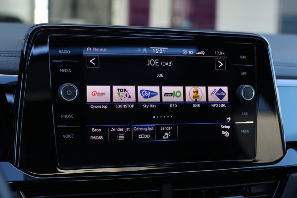Volkswagen T-Roc 1.5 TSI R-Line *Pano*Camera*Beats*DSG*Virtual Plus* Volkswagen T-Roc 1.5 TSI R-Line *Pano*Camera*Beats*DSG*Virtual Plus*