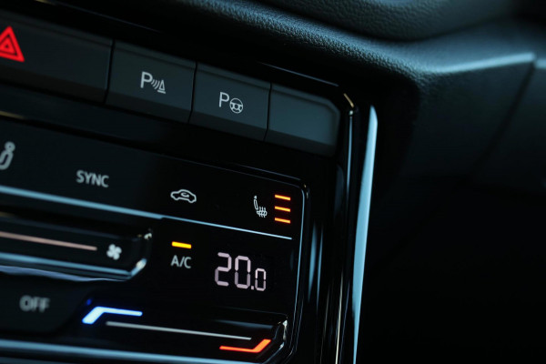 Volkswagen T-Roc 1.5 TSI R-Line *Pano*Camera*Beats*DSG*Virtual Plus* Volkswagen T-Roc 1.5 TSI R-Line *Pano*Camera*Beats*DSG*Virtual Plus*