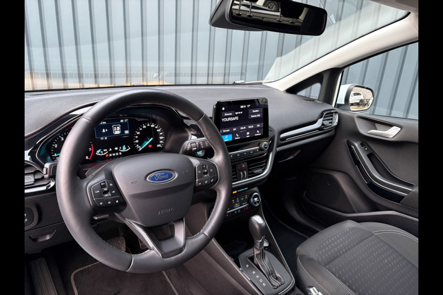 Ford Fiesta 1.0 EcoB. Aut. Titanium | Trekhaak | Stoel & Stuur verw. | Camera | Navi | PDC V&A | Prijs Rijklaar!!
