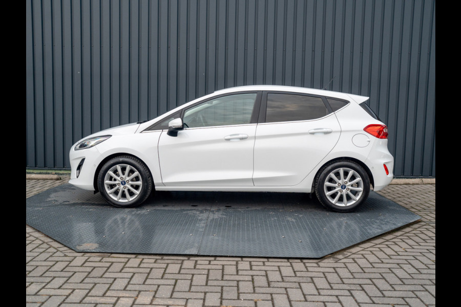Ford Fiesta 1.0 EcoB. Aut. Titanium | Trekhaak | Stoel & Stuur verw. | Camera | Navi | PDC V&A | Prijs Rijklaar!!