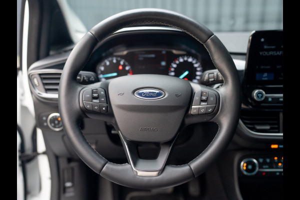 Ford Fiesta 1.0 EcoB. Aut. Titanium | Trekhaak | Stoel & Stuur verw. | Camera | Navi | PDC V&A | Prijs Rijklaar!!