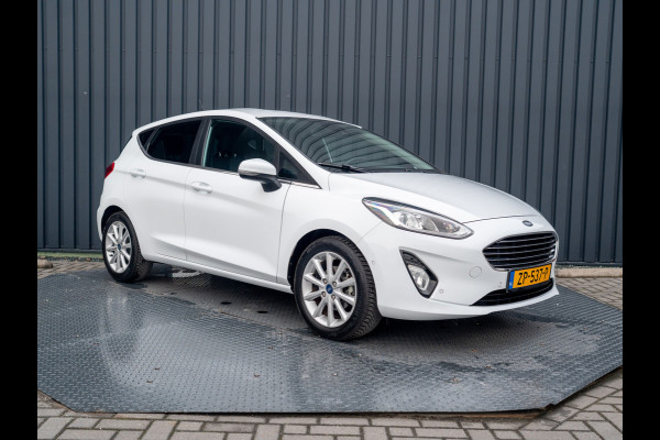 Ford Fiesta 1.0 EcoB. Aut. Titanium | Trekhaak | Stoel & Stuur verw. | Camera | Navi | PDC V&A | Prijs Rijklaar!!