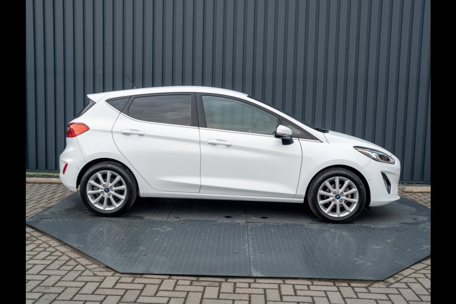 Ford Fiesta 1.0 EcoB. Aut. Titanium | Trekhaak | Stoel & Stuur verw. | Camera | Navi | PDC V&A | Prijs Rijklaar!!