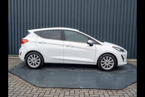 Ford Fiesta 1.0 EcoB. Aut. Titanium | Trekhaak | Stoel & Stuur verw. | Camera | Navi | PDC V&A | Prijs Rijklaar!!