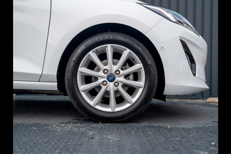 Ford Fiesta 1.0 EcoB. Aut. Titanium | Trekhaak | Stoel & Stuur verw. | Camera | Navi | PDC V&A | Prijs Rijklaar!!