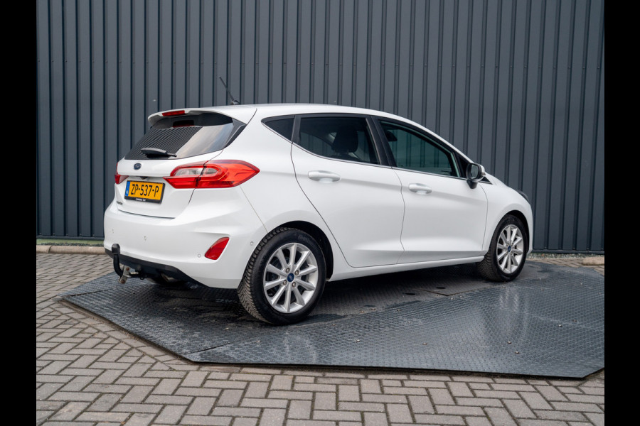 Ford Fiesta 1.0 EcoB. Aut. Titanium | Trekhaak | Stoel & Stuur verw. | Camera | Navi | PDC V&A | Prijs Rijklaar!!